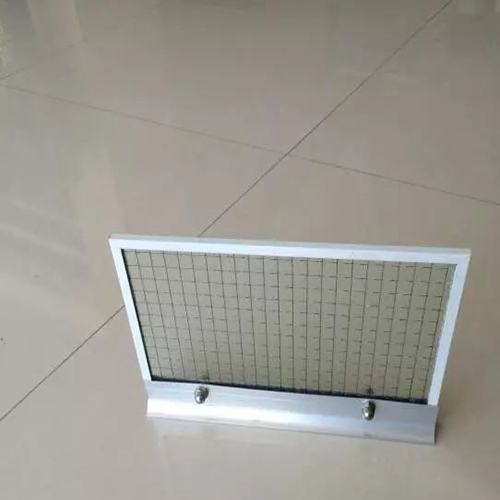 擋煙垂壁材質(zhì)有哪些(圖1) 夾絲玻璃擋煙垂壁產(chǎn)品.jpg